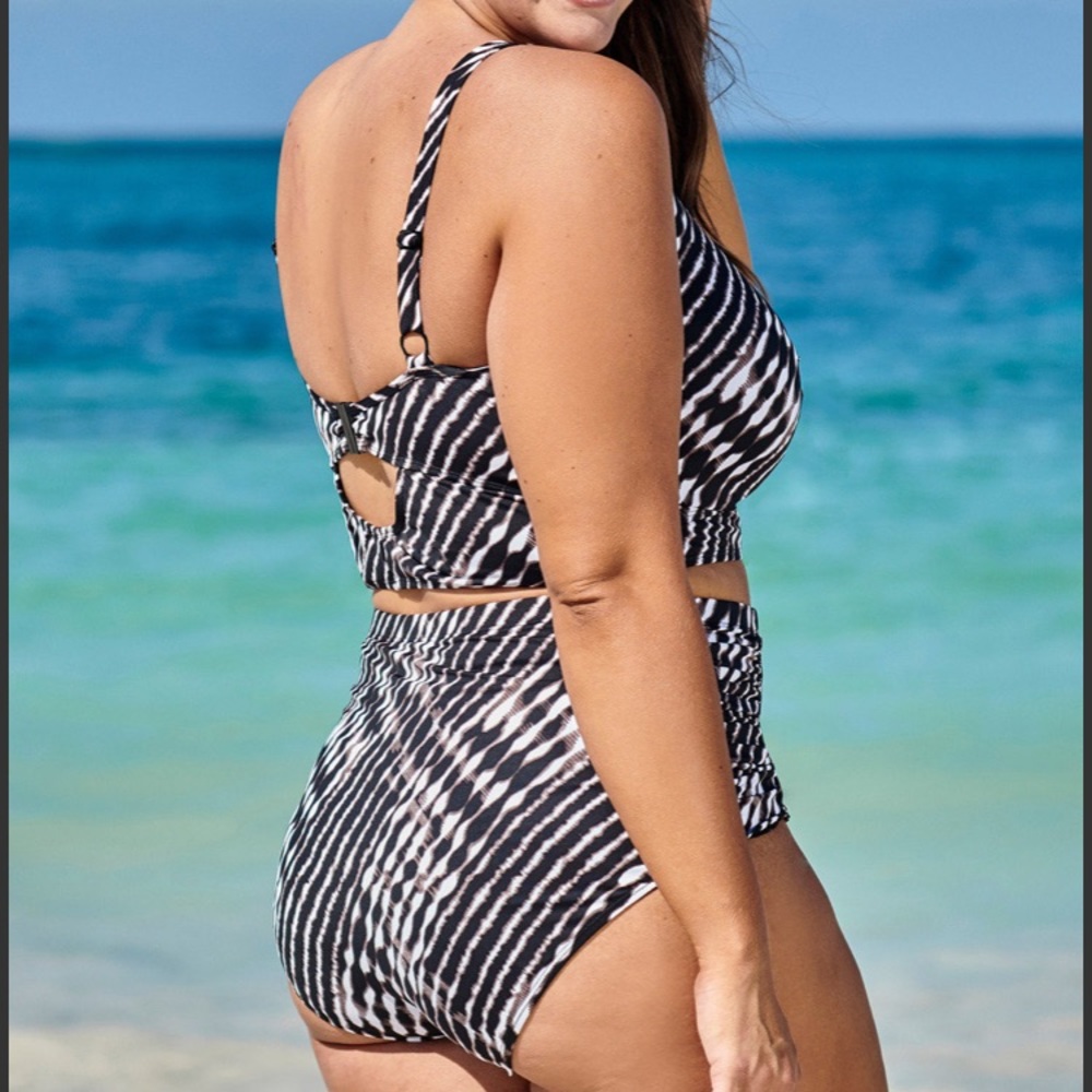 Nip Tuck Plus Size Swim Wear Size 22 swimsuit NWT